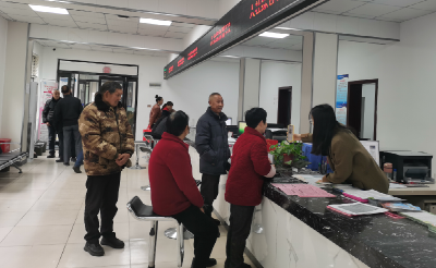 青峰镇：立足“小窗口”，做好社保“大服务”