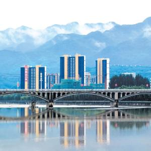 男子手臂长10公斤重肿瘤 十堰人医专家历时8小时成功切除