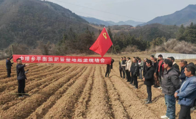 房县中坝乡：不误农时起垄忙