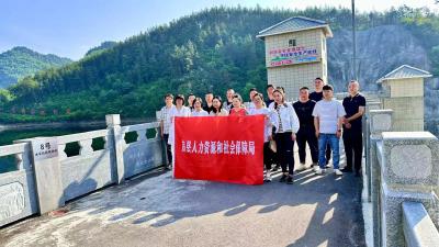 房县人社局：“河”我在一起 守水护水洁美家园