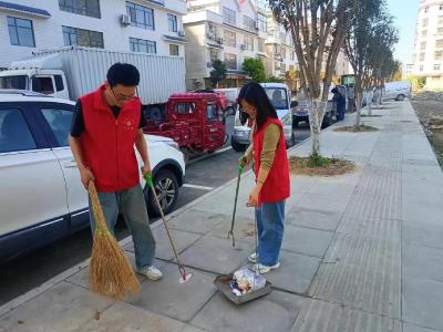 房县工商联：清理白色垃圾  守护一城碧水