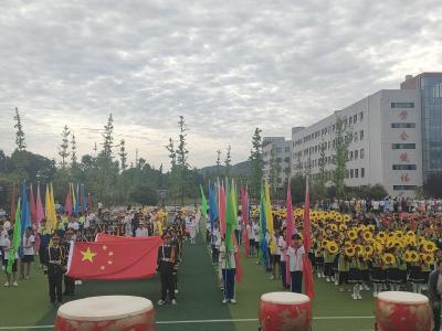 军店镇学校：举行“六一”庆祝活动