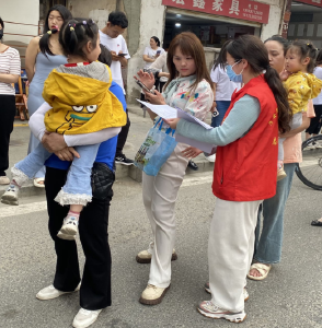 城关镇人社中心：“暖心居保”零距离 便民措施暖人心