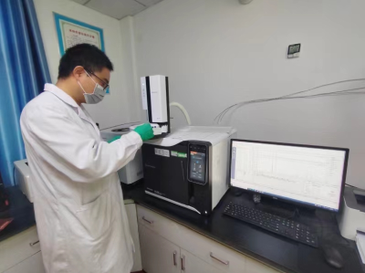 房县公检中心：开展大曲酒检测 助力中坝首届品酒节顺利举办