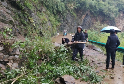 中坝乡：党员干部齐上阵，筑牢群众安全屏障