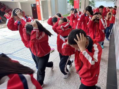 房县实验小学：开展防震减灾避险演练活动