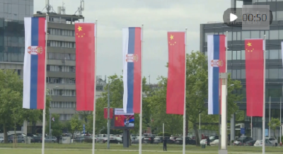 新华社快讯｜习近平在贝尔格莱德出席塞尔维亚总统武契奇举行的欢迎仪式