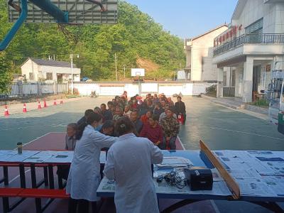 野人谷镇：免费体检“惠民生”幸福生活“共缔造”