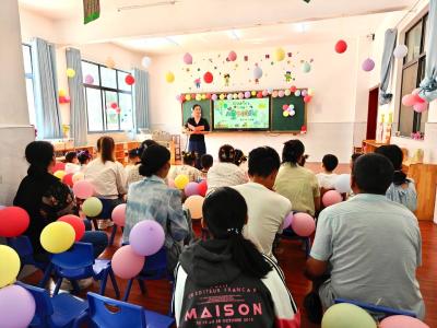 快乐助成长 童心永向党——野人谷镇中心幼儿园开展欢庆“六一”活动