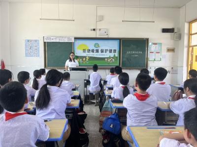 房县思源实验学校：创建无烟校园  为青春护航
