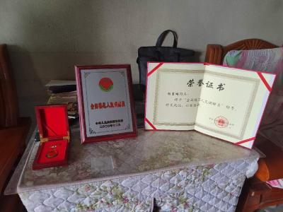 全国模范人民调解员向富民：大山深处的“百姓法官”—— 四十年调解路，铸就和谐乡村 