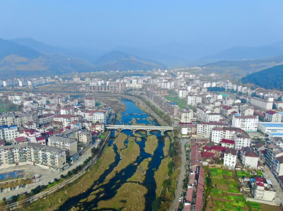 青峰镇：多措并举“清四乱”  展现河湖“新容颜”