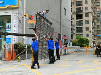 房县消防：打通“生命通道”拆除“夺命牌”