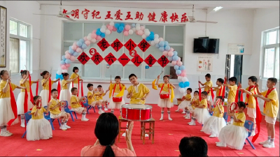 土城镇龙坪小学：六一同庆，老少同乐