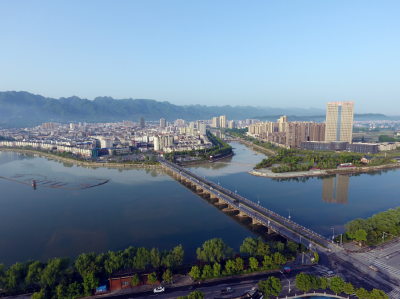 房县白鹤镇: “五帮六送”暖兵心