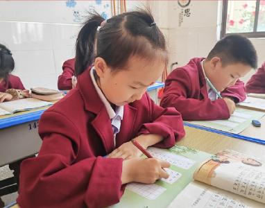 房县思源实验学校：开展“写好中国字，争做好少年”汉字书写比赛