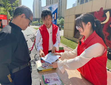 城关镇人社中心：人社政策进小区 温暖服务你我他