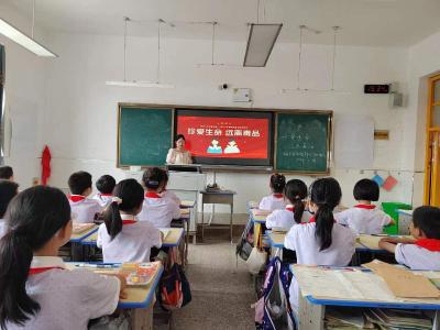 房县思源实验学校：守护青春不“毒”行  健康成长护终生