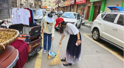 房县东城小学：志愿服务扮靓背街小巷