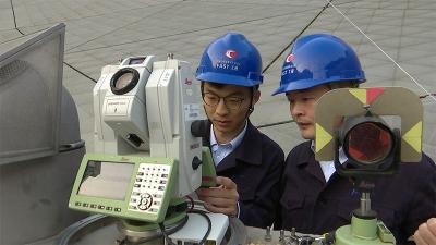 党旗在基层一线高高飘扬丨华工科技：用“红色源代码”攻坚科技“卡脖子”
