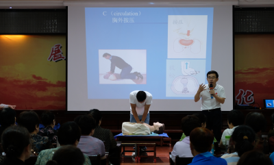 房县红会应急救护知识培训走进老年大学