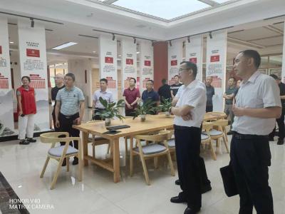 黄石市委宣传部常务副部长杨国晋来房调研