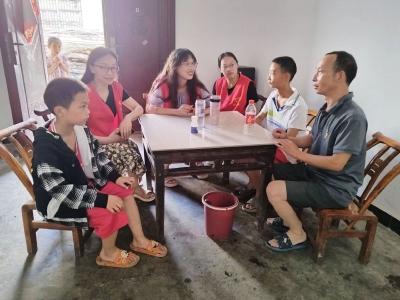 军店镇月明小学：开展暑期家访活动