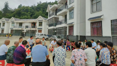 户院会上听民意 画好共缔“同心圆”