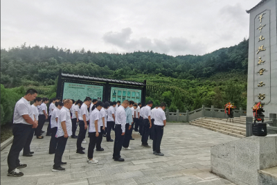 发改局党支部开展庆“七·一”主题党日活动