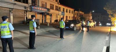 青峰镇：点亮夜巡“平安灯”  当好群众“守夜人”