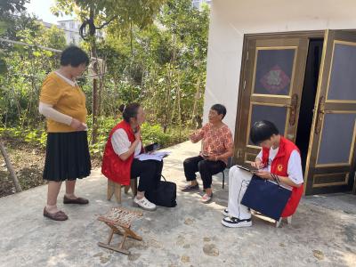 房县城关镇卫生院：从心关怀 乐享老年