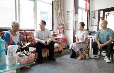 城关镇：七一慰问暖人心 浓浓温情话关怀