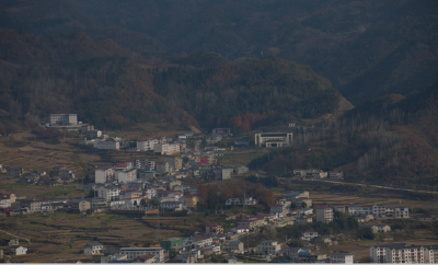 房县中坝“白酒特色小镇”引入酱香大曲工艺，漳兰河清酱香型白酒孕育而生
