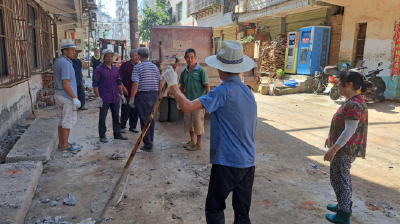 干群同心共同缔造美好家园----房县应急管理局包联街道“育德巷”环境卫生整治略纪