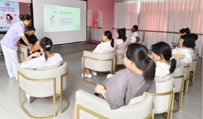 支持母乳喂养，共建生育友好：县保健院开展母乳喂养周活动