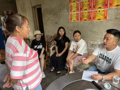 家访传真情以爱护成长  ——城关四中开展开学前家访活动