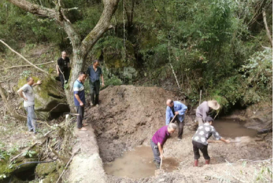房县姚坪乡：清甜山泉   解渴抗旱