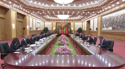 习近平会见毛里塔尼亚总统加兹瓦尼