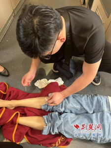 G6827列车上，紧急救援！