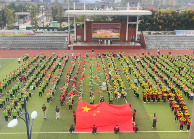 房县实验小学天明校区：童声唱祖国   共传爱国情  