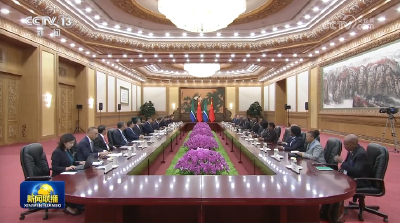 习近平同南非总统拉马福萨会谈