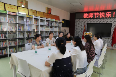 情系教师节 祝福暖人心--房县保健院开展教师节走访慰问活动