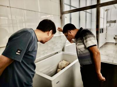 房县教育局到野人谷学校检查调研学校后勤服务保障工作