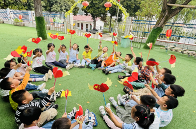尹吉甫镇中心幼儿园 ：童心迎国庆 浓浓爱国情