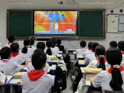 房县思源实验学校：感悟先进事迹  争做新时代好少年