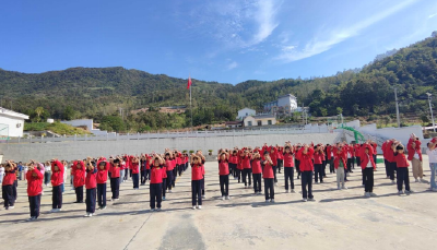 中坝乡中坝学校：坚持“三操”锻炼  增强学生体质