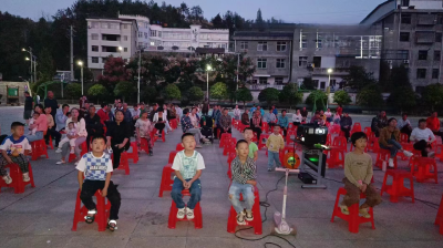 门古寺镇：公益电影下乡  传播红色文化