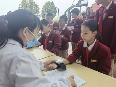 房县思源实验学校：守护青春健康  助力学生成长