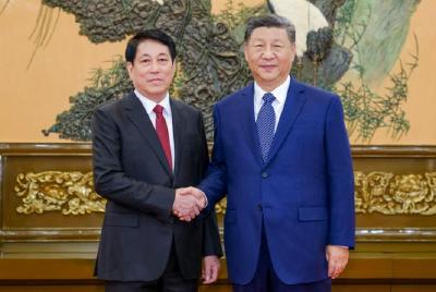 习近平会见越共中央政治局委员、中央书记处常务书记梁强