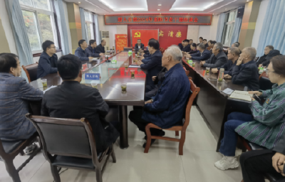 野人谷镇：爱满重阳节 情暖老人心